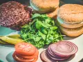 Jak łatwo przygotować gotowe hamburgery z Biedronki w domu