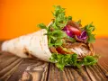 Z jakiego mięsa jest kebab? Odkryj różnorodność smaków i rodzajów