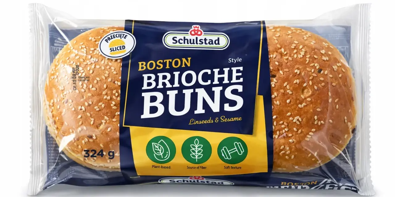 Opakowanie dwóch bułek brioche posypanych sezamem. Idealne do burgerów, z napisem "Boston Brioche Buns".