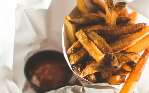Frytki julienne co to? Poznaj ich charakterystykę i zastosowanie