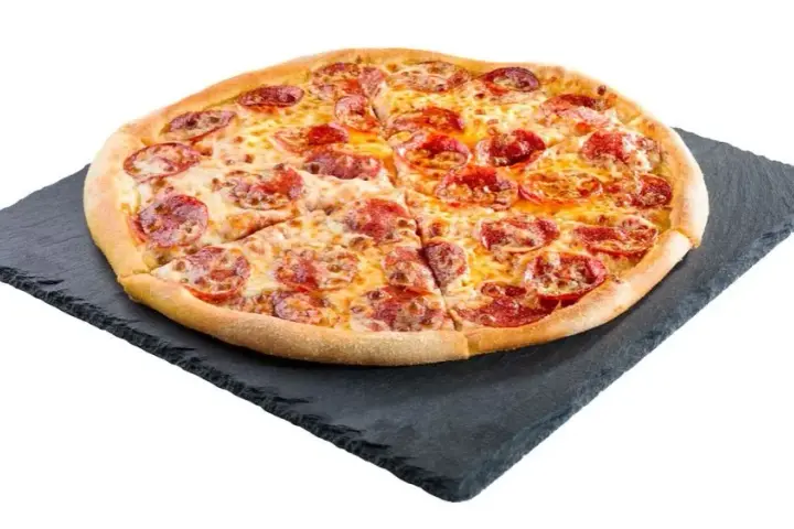 Ile cm ma pizza XXL w Domino's? Sprawdź jej ogromny rozmiar!