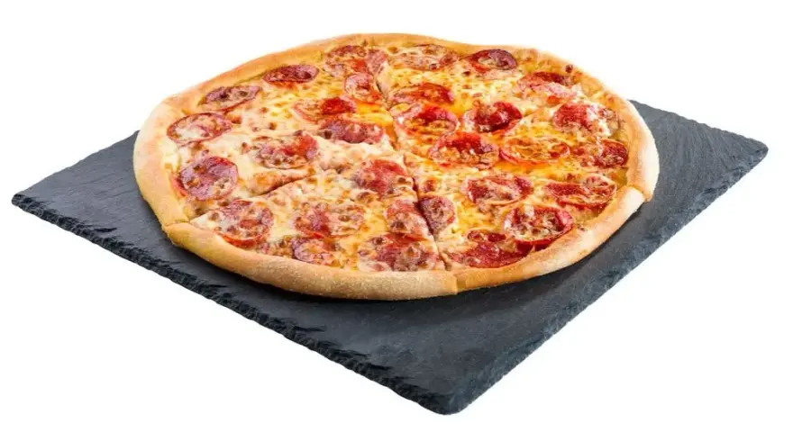 Ile cm ma pizza XXL w Domino's? Sprawdź jej ogromny rozmiar!