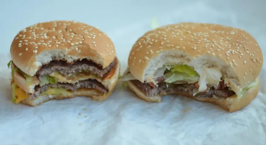 Burger King czy McDonald's – który fast food naprawdę wygrywa?
