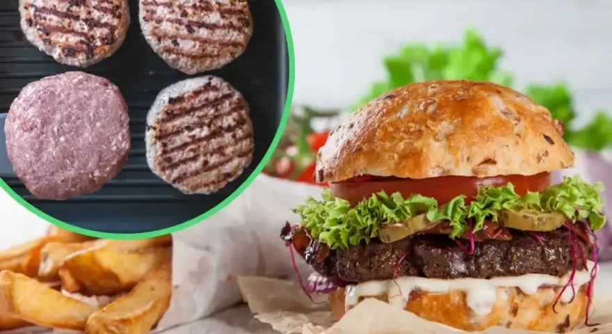 Pyszne hamburgery z Biedronki, soczyste mięso na grillu i chrupiące frytki. Idealny posiłek na szybki obiad.