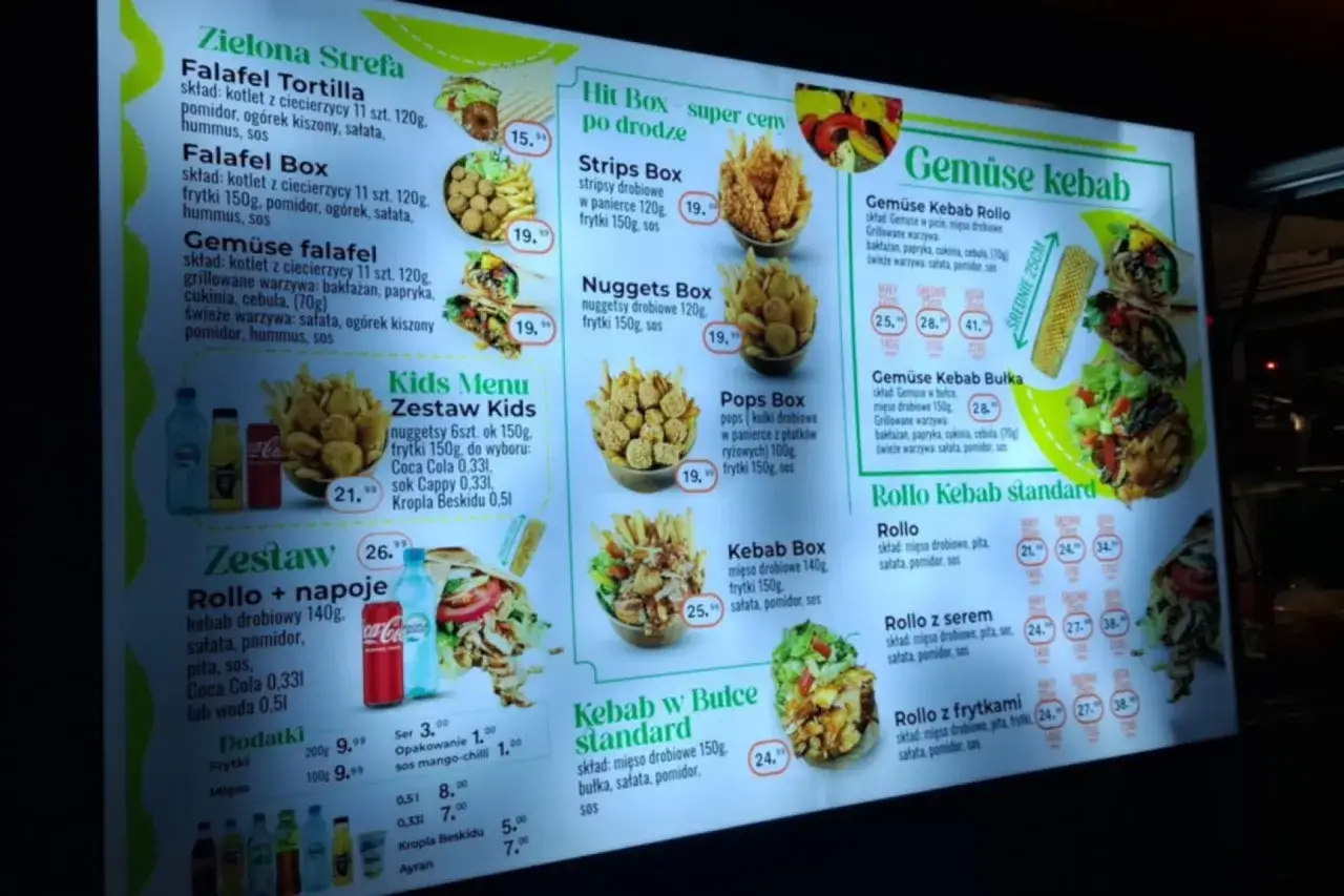 Menu z chajzer kebab: falafel, rollo, boxy z kurczakiem i frytkami, a także zestawy dla dzieci.